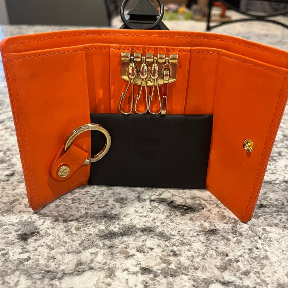 MCM Visetos Trifold Key holder Wallet - Picture 9 of 15